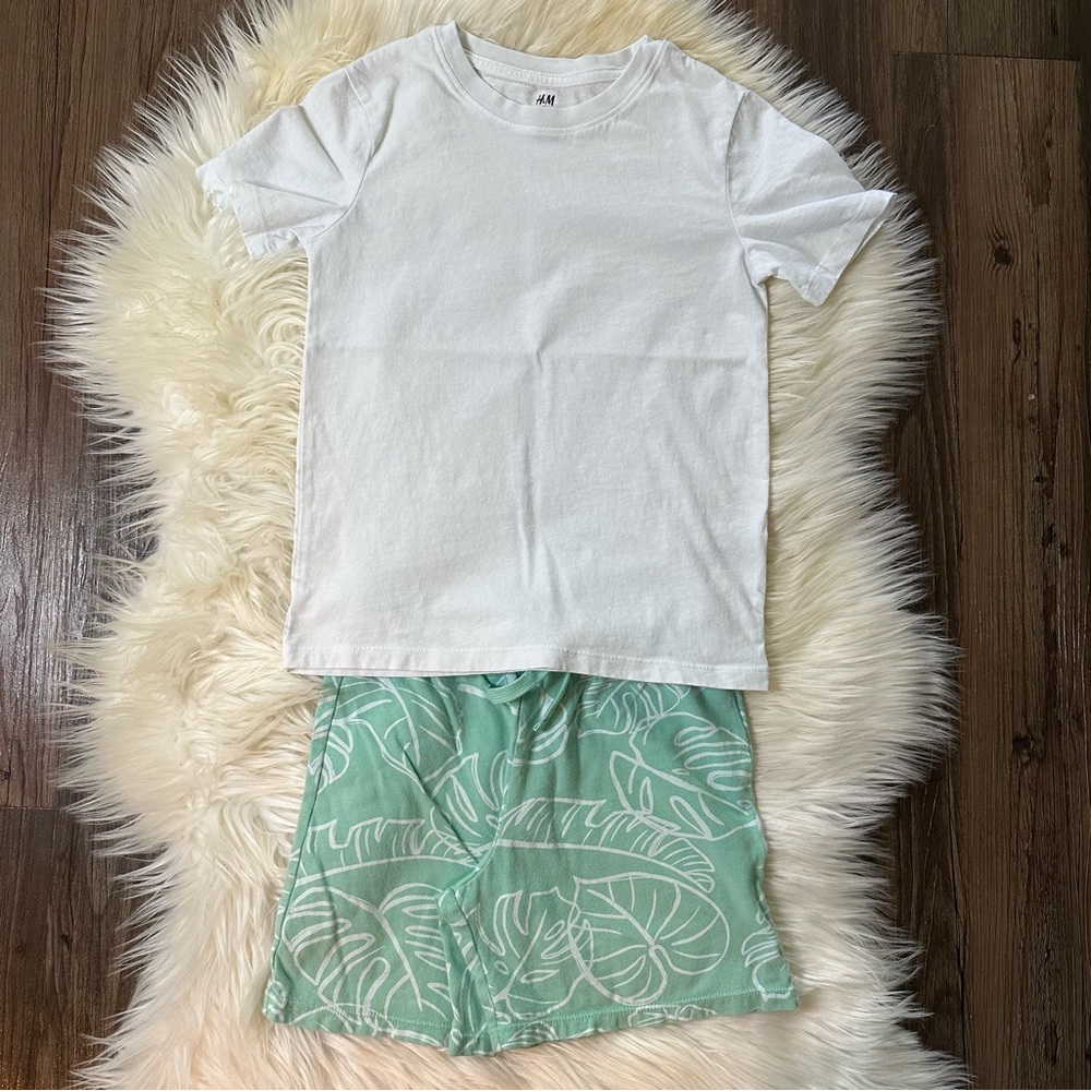 Kids H&M Tee & Printed Shorts Set size 6/8